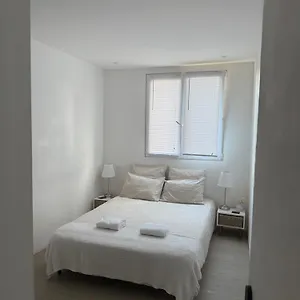 Séjour chez l'habitant Location De Privee Dans Securisee Privee,parking Gratuit , 1 Minute Du Tramway, A 9 Minute Du Centre Ville, Accessible A Plusieurs Transports, Nice